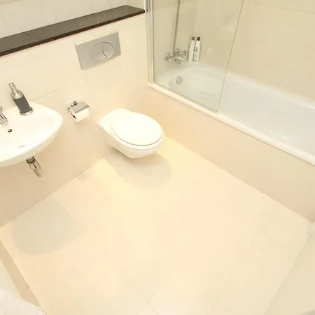 Fantastic Sleeps 6 Apartment *